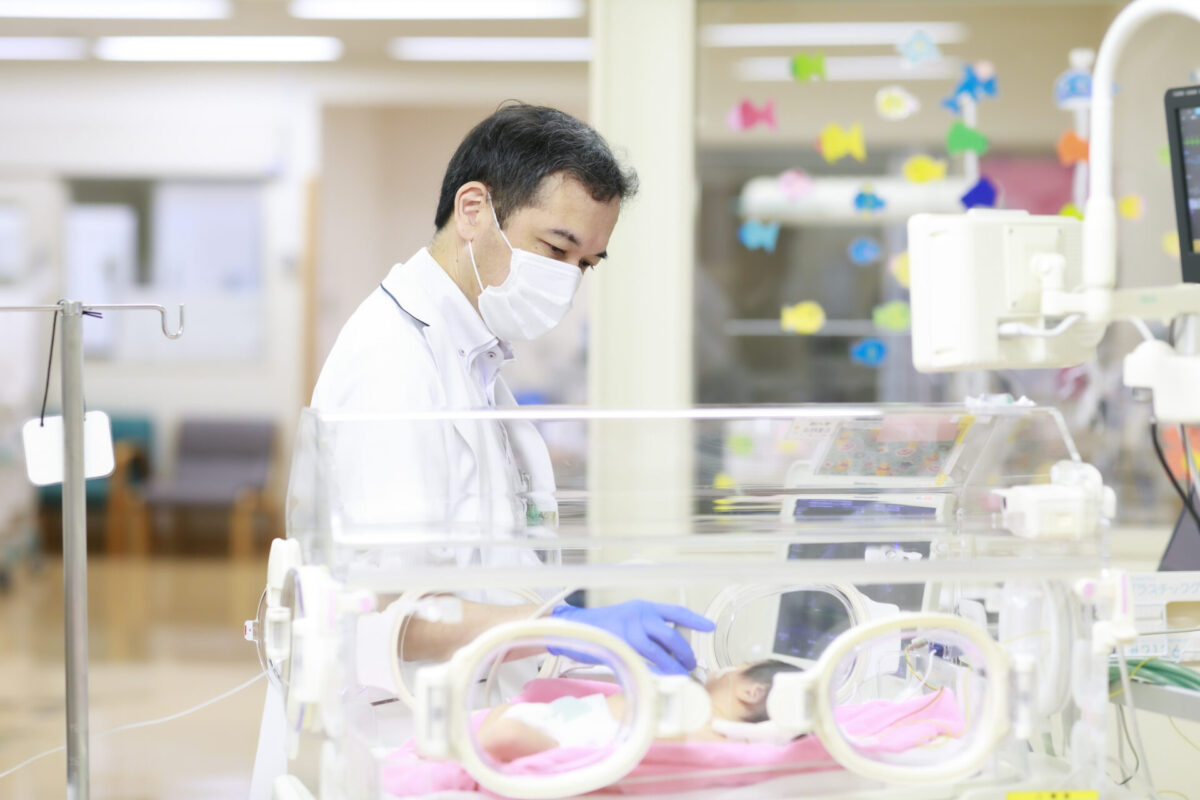 新生児集中治療室　先生